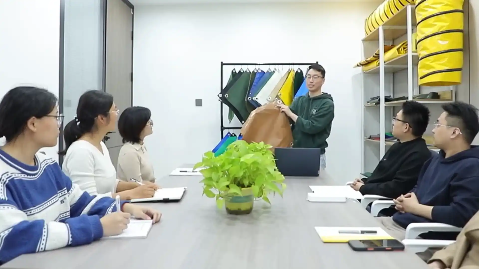 Jinxiang Technology team with overseas clients -- long-term business cooperation